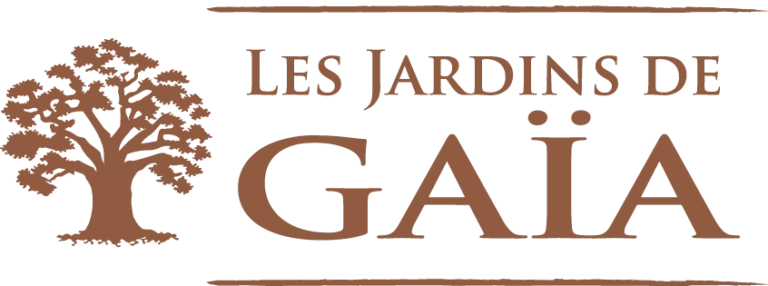 Logo Les Jardins de Gaïa : un arbre stylisé brun accompagné du nom de la marque.