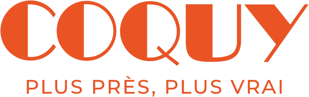 Logo Coquy orange avec le slogan « Plus près, plus vrai »