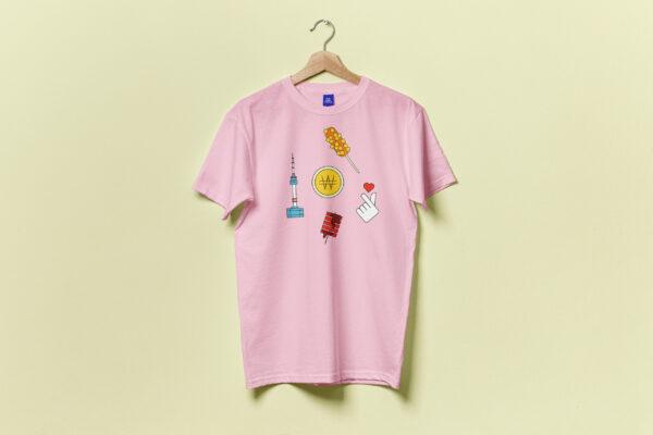 T-shirt long à manche courte avec un des motif d'Hongdae Station, il est de couleur rose