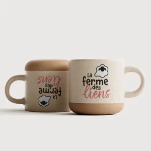 Deux mugs avec le logo de La ferme des liens, ferme thérapeutique à Besançon