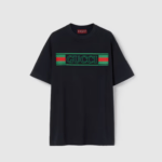 tee shirt gucci noir, avec logo vert et rouge sur le torse