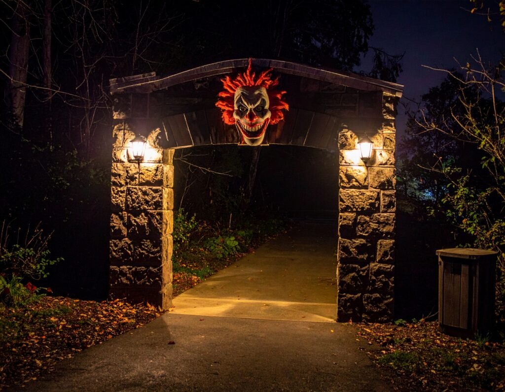 Entrée de l'attraction L'oeil du Clown.