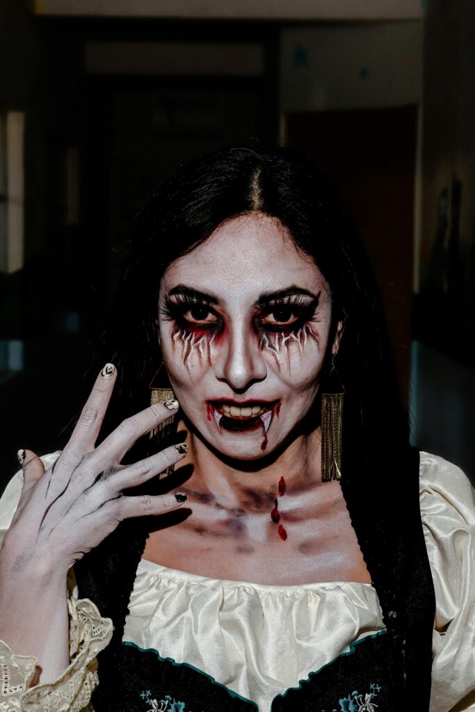 maquilage d'une personne en vampire sombre