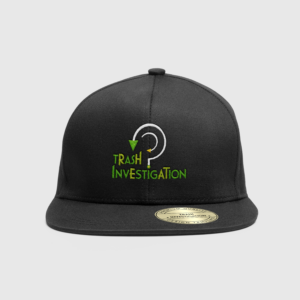 Casquette noire Trash Investigation vue de face sur fond blanc