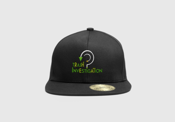Casquette noire Trash Investigation vue de face sur fond blanc