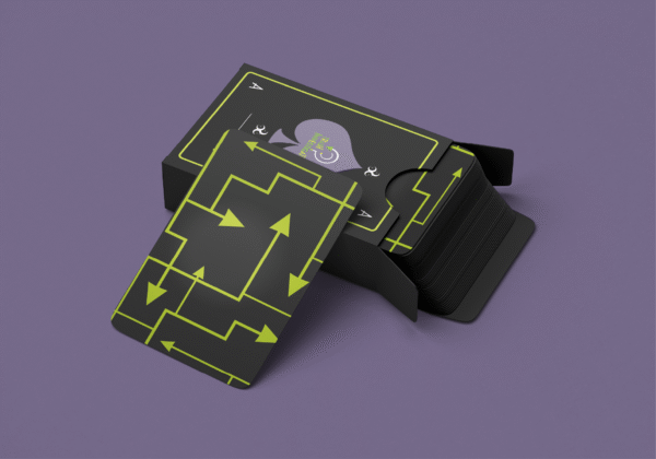 Jeu de cartes classique aux couleurs de Trash Investigation avec illustrations écolos et design engagé
